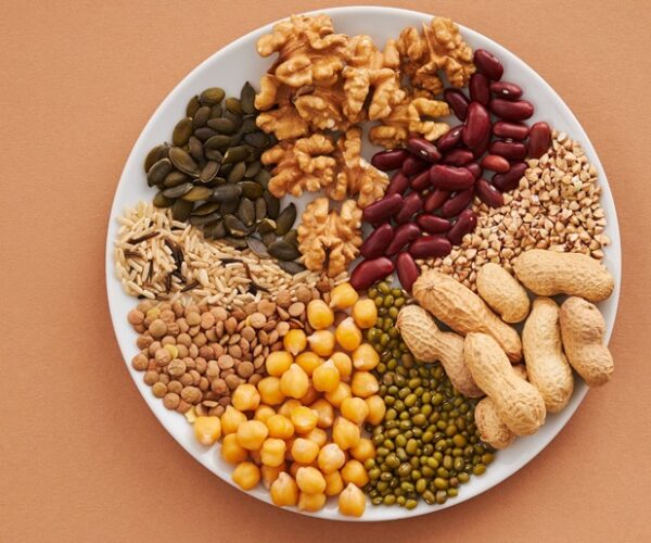 Eating Nuts Aid in Weight Loss
